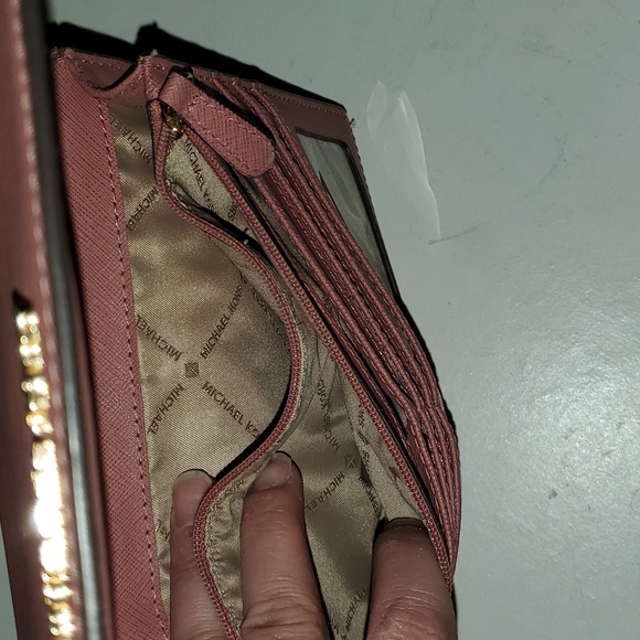 Michael Michael Kors women's mauve color large purse wallet - Picture 6 of 6